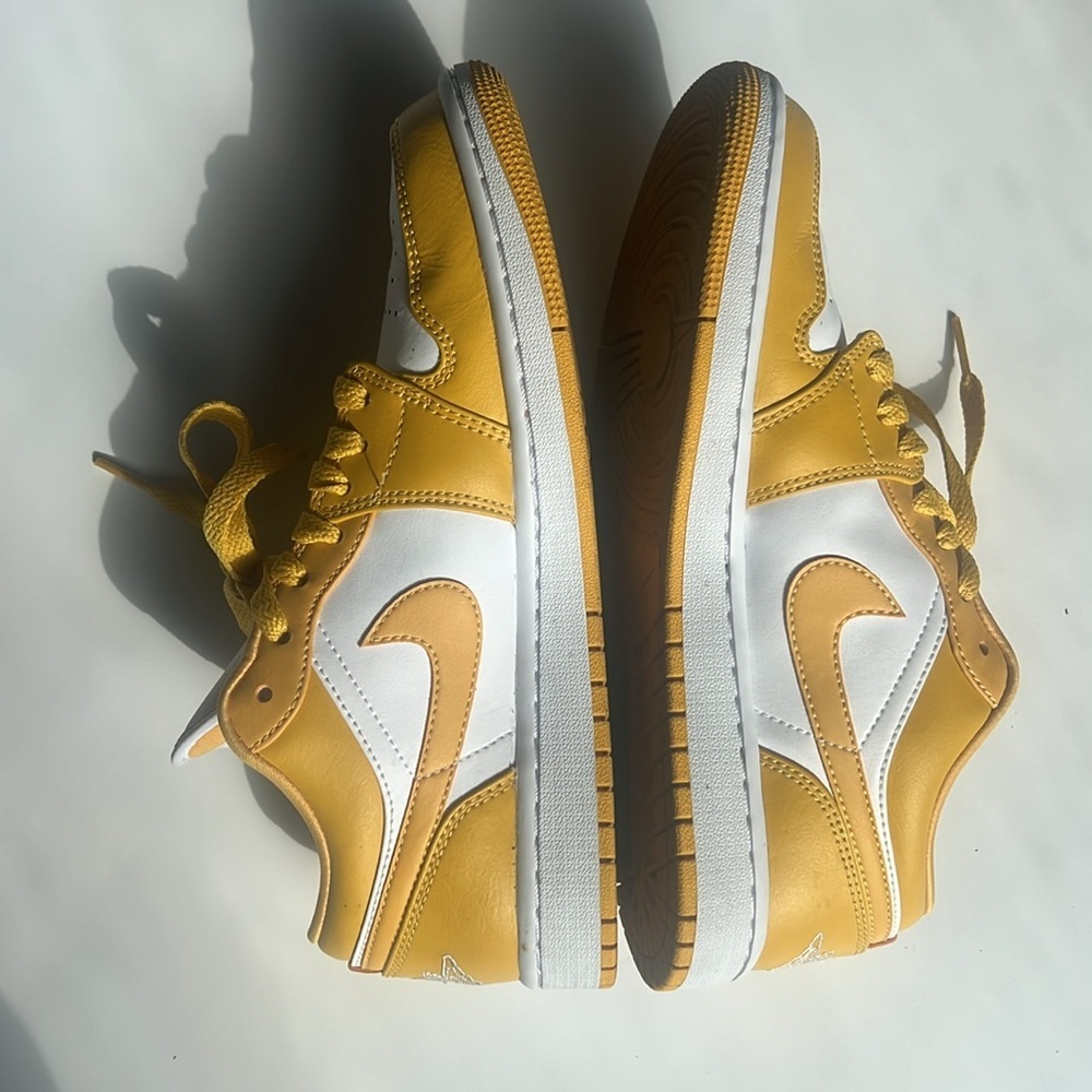 Nike Air Jordan 1 Low mustard white two tone Sneakers size 7.5 - Picture 6 of 12